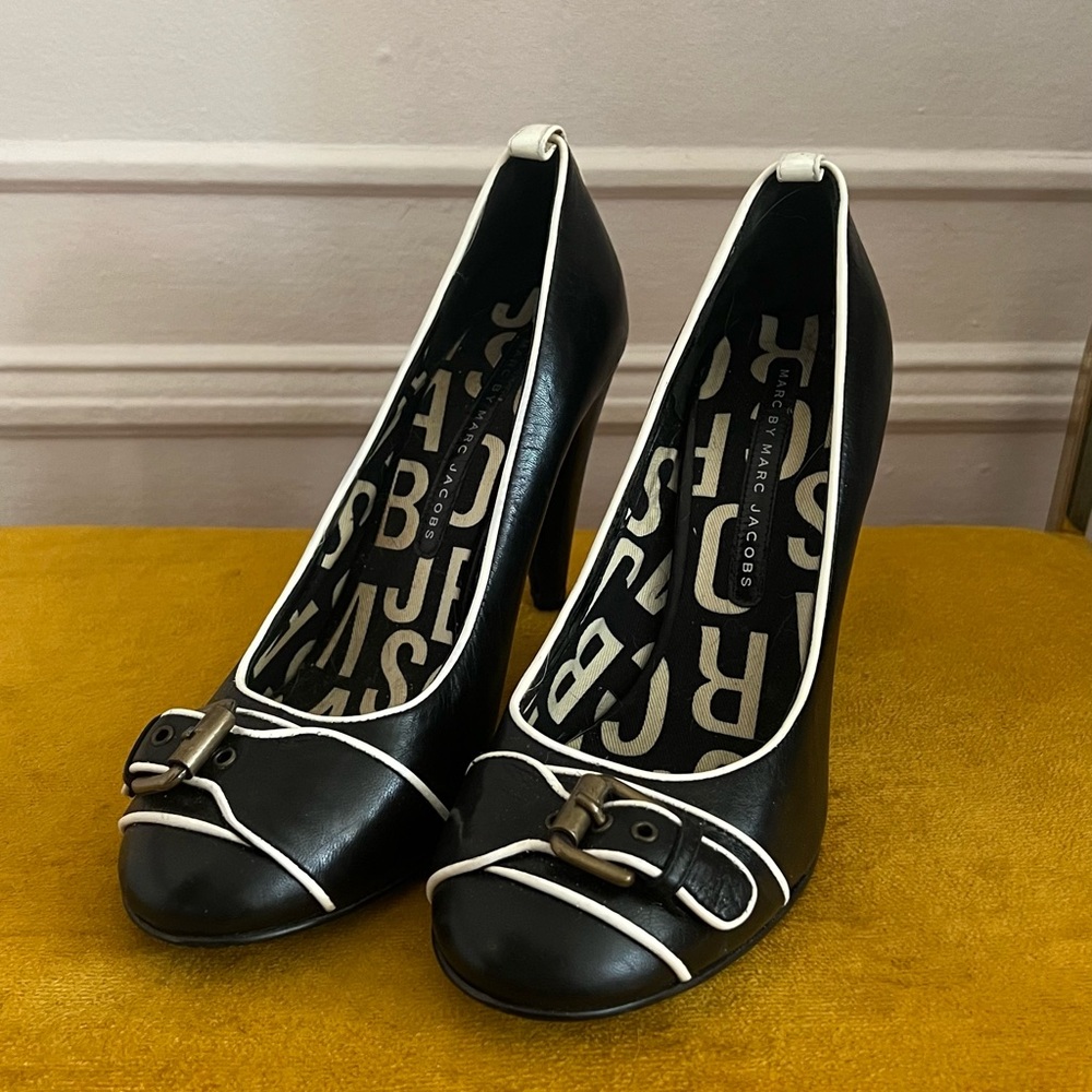 Marc by Marc Jacobs black and white buckle heels